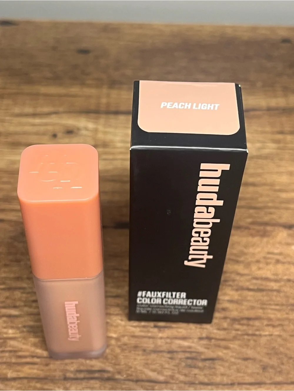 HUDA BEAUTY #FauxFilter Color Corrector - Peach Light